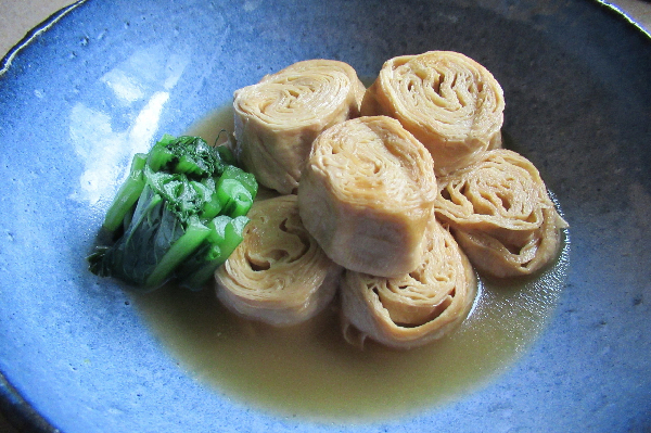 揚げまき湯波の煮物